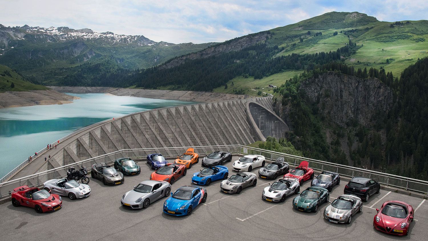 Tour des Grandes Alpes cars lined up